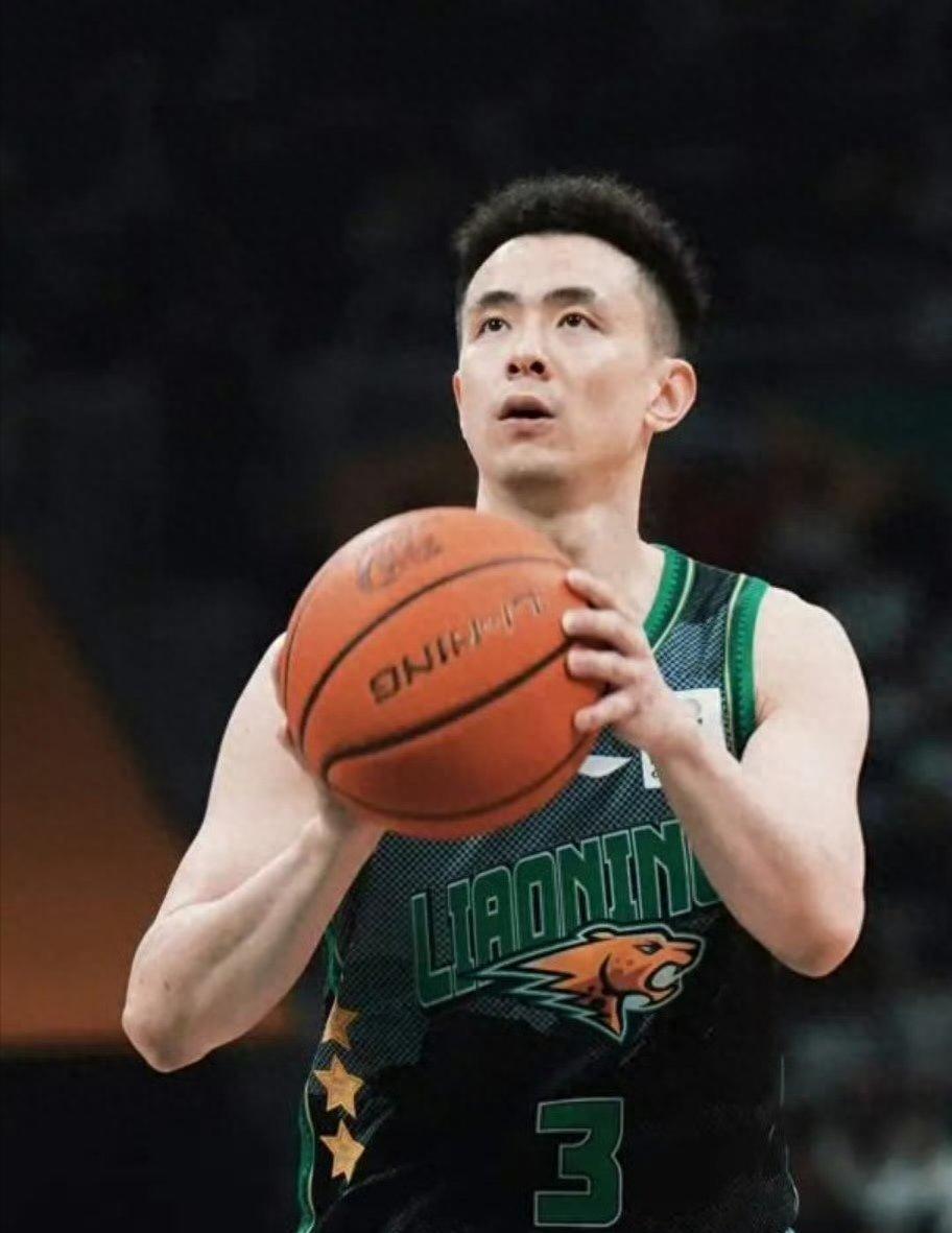 Zhao Jiwei's season debut! Scoring 24 points and 7 assists in his comeback game, Liaoning narrowly defeated Xinjiang to end their losing streak.