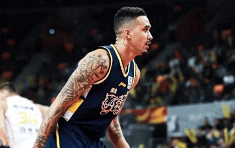 One-sided battle in the Liaoning-Guangdong clash! Quinn scores 30+4, Hu Mingxuan only 3 points, Guangdong wins by 30 points over Liaoning