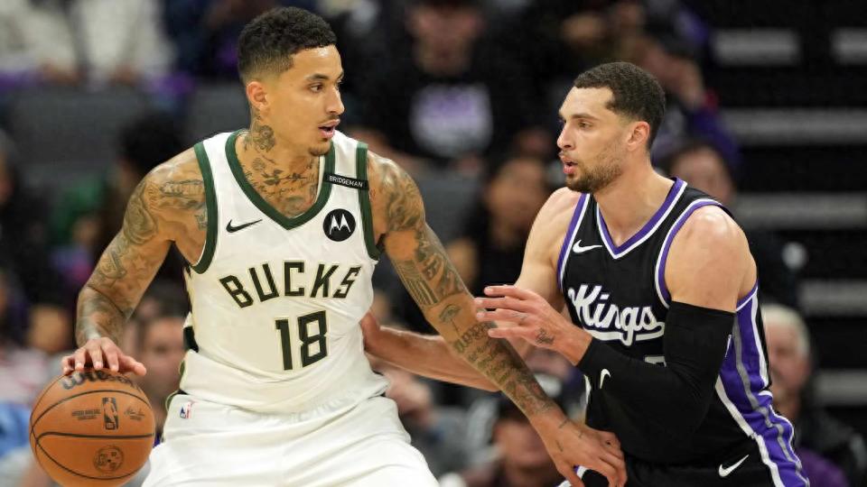 The Bucks are negotiating a trade with the Kings! They aim to exchange two players for LaVine, but the other side firmly demands a first-round pick.
