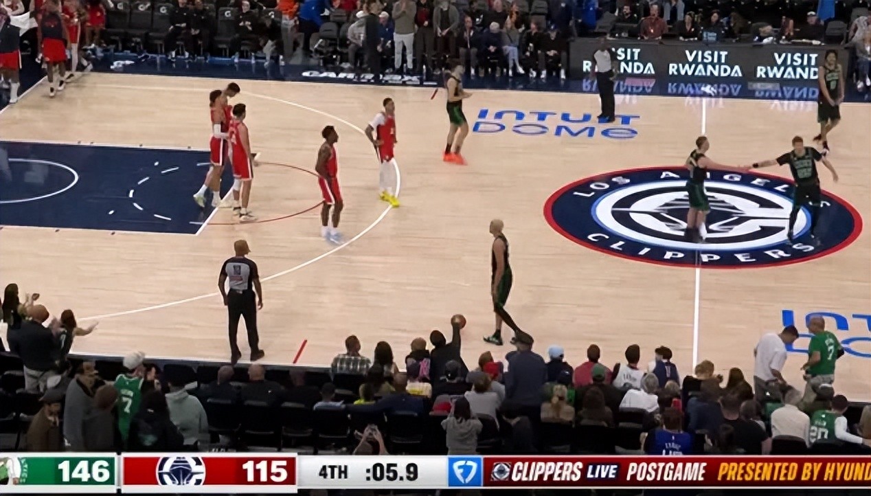 10+3! Second injury causes him to go down! This is the Clippers' key forward.