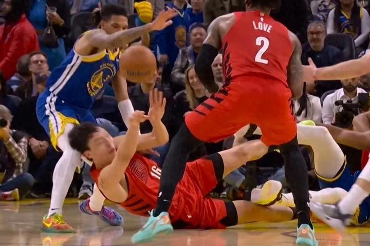 3+2! A heavy blow to the back of the head! Warriors coach comments on Yang Hansen