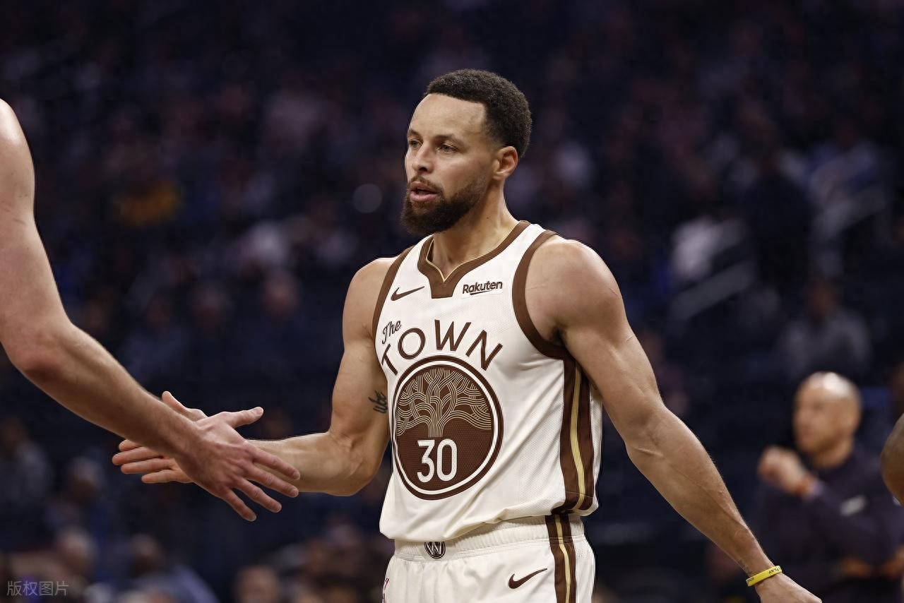 Curry scored 27 points with 6 of 12 from three-point range and added 10 assists, as seven Warriors players scored in double digits to defeat the Kings, handing them their seventh straight loss.