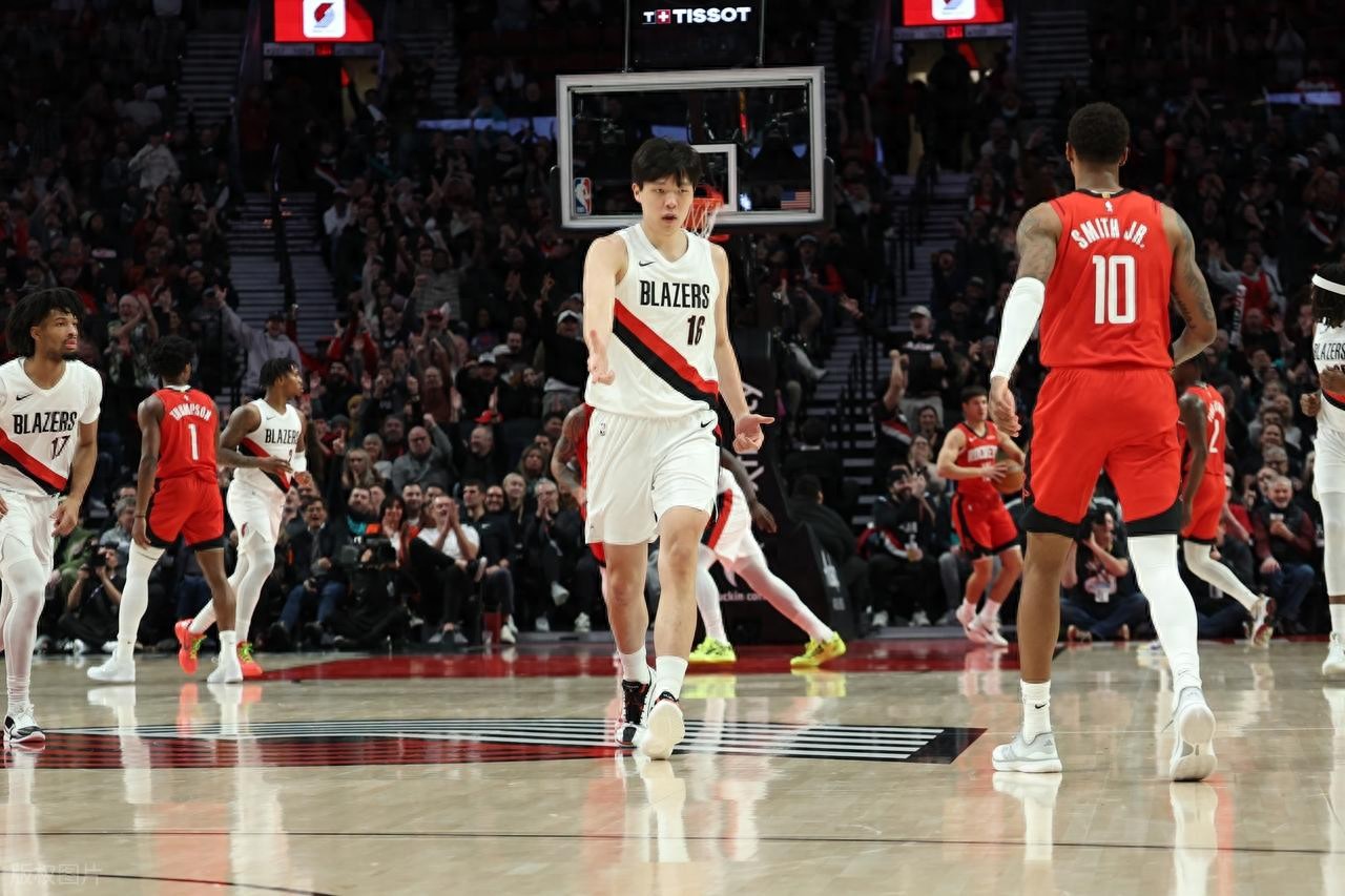 Victory at home! Yang Hansheng records 3 points, 3 rebounds, and 2 assists while Avdiya explodes for 41 points; Eason’s buzzer-beater after overtime leads Trail Blazers to a win over the Rockets