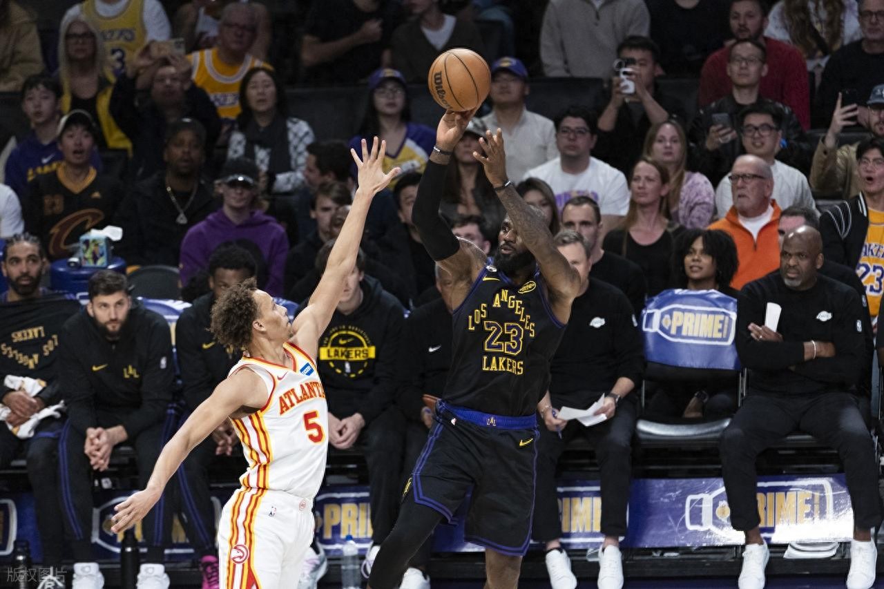 LeBron James scored 31 points, grabbed 9 rebounds, and dished out 10 assists, while Doncic contributed 27 points and 12 assists; the Lakers dominated the Hawks to end their three-game losing streak.