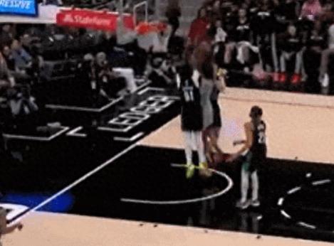 Explosive performance! Dominating the Western Conference's second-ranked team! Yang Hansen, the NBA second overall pick, delivers a block showcase.