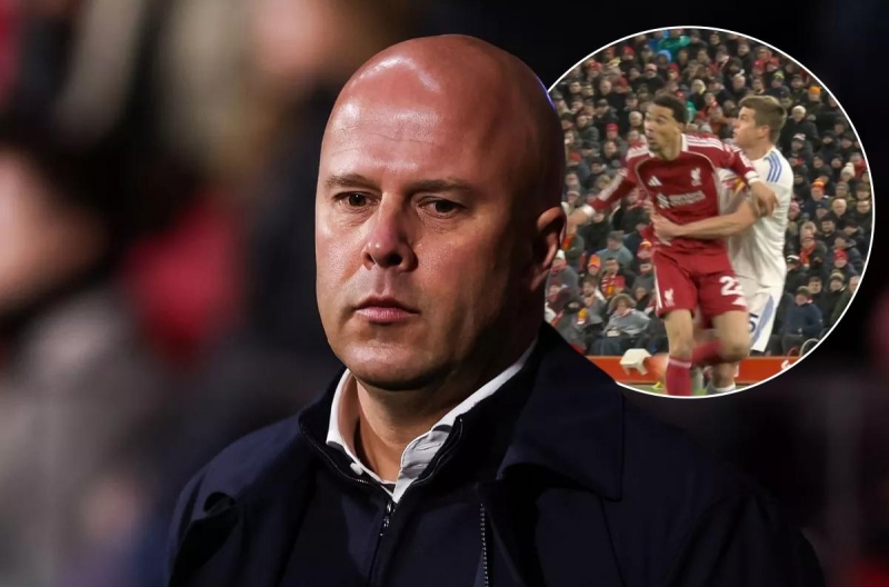 Arne Slot expressed dissatisfaction with the referee after the draw against Leeds