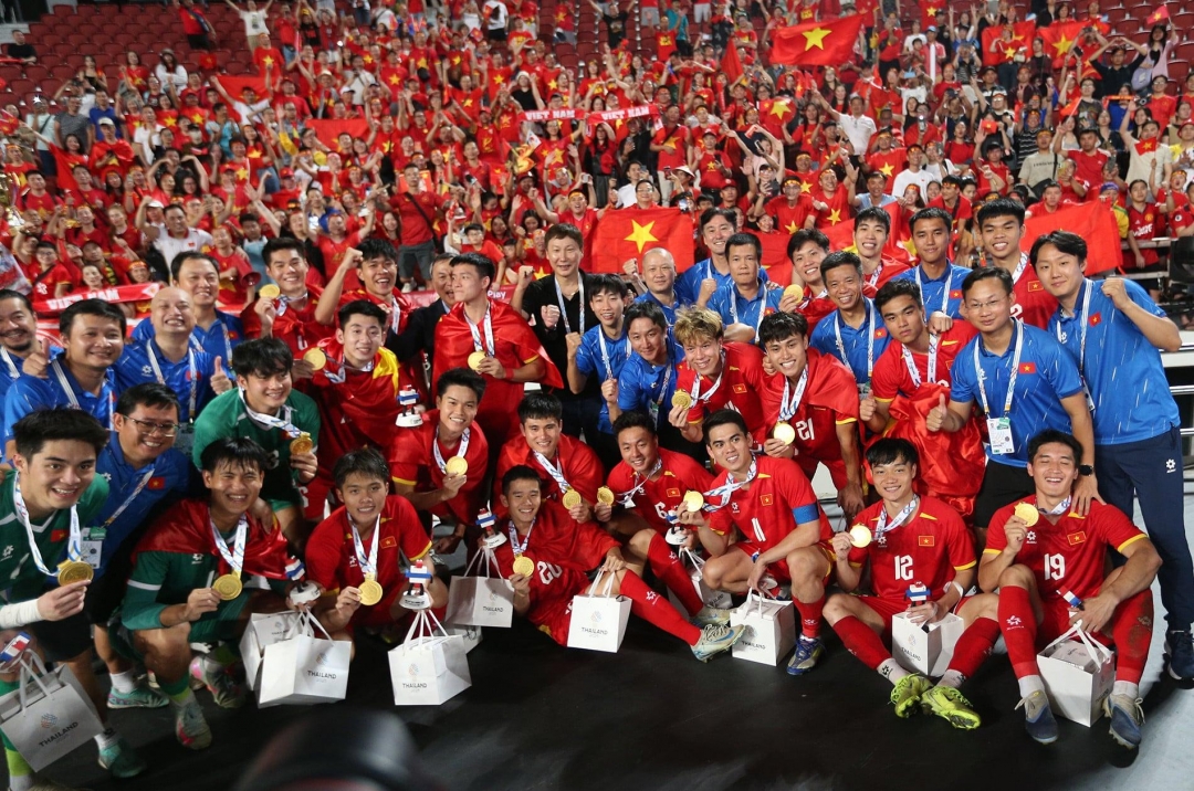 Coach Kim Sang Sik and Vietnam U23 team send special New Year wishes to their fans