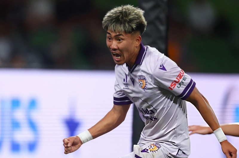 The extremely rare Vietnamese overseas midfielder may not necessarily join the V-League to play.